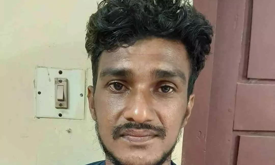 ഫേസ്ബുക്കിലൂടെ പരിചയപ്പെട്ട പത്താം ക്ലാസുകാരിയെ ലൈംഗിക ചൂഷണത്തിനിരയാക്കിയ യുവാവ് അറസ്റ്റിൽ ഫേസ്ബുക്കിലൂടെ പരിചയപ്പെട്ട പത്താം ക്ലാസുകാരിയെ ലൈംഗിക ചൂഷണത്തിനിരയാക്കിയ യുവാവ് അറസ്റ്റിൽ