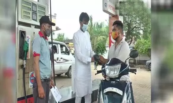 This petrol pump owner gives free fuel to all Neeraj