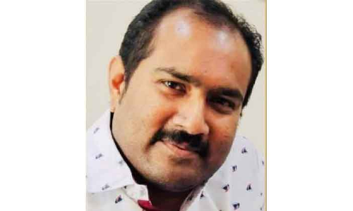 വ​ട്ടി​യൂ​ർ​ക്കാ​വ്​ കൃ​ഷ്​​ണ​കു​മാ​ർ മി​ക​ച്ച ന​ട​ൻ