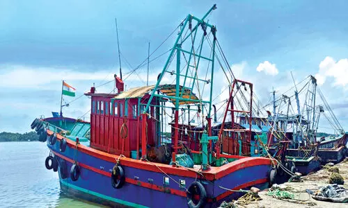 പു​തി​യ ടെ​ൻ​ഡ​ർ ക്ഷ​ണി​ച്ചു :ഫി​ഷ​റീ​സിന്‍റെ ക​ട​ൽ​ര​ക്ഷ ദൗ​ത്യ ബോ​ട്ട് ക​ട​ലി​ലി​റ​ങ്ങി