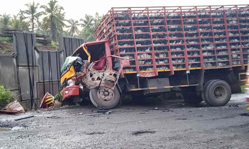 ദേശീയപാതയിൽ വാഹനാപകടം: ഗതാഗതം തടസ്സപ്പെട്ടു