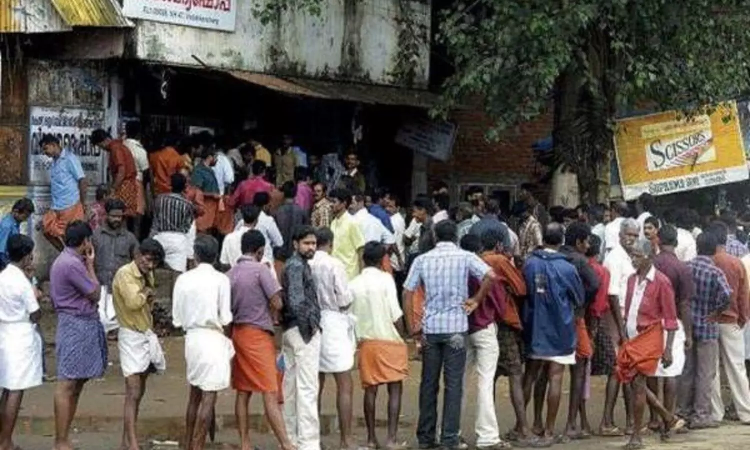 മദ്യവിൽപനശാലകളിലെ തിരക്ക്​ തുടർന്നിരുന്നെങ്കിൽ ദുരന്തം വിതക്കുന്ന ടൈം ബോംബായേനെ -ഹൈകോടതി