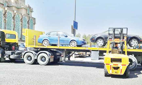 അ​ല​ക്ഷ്യ​മാ​യി നി​ർ​ത്തി​യ 20 വാ​ഹ​ന​ങ്ങ​ൾ പി​ടി​ച്ചെ​ടു​ത്തു