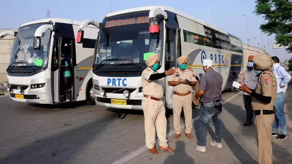 വാക്സിനെടുത്തവർക്ക് അന്തർ സംസ്ഥാന യാത്രക്ക് ആർ.ടി.പി.സി.ആർ പരിശോധന ഫലം നിർബന്ധമാക്കരുതെന്ന് ടൂറിസം മന്ത്രാലയം വാക്സിനെടുത്തവർക്ക് അന്തർ സംസ്ഥാന യാത്രക്ക് ആർ.ടി.പി.സി.ആർ പരിശോധന ഫലം നിർബന്ധമാക്കരുതെന്ന് ടൂറിസം മന്ത്രാലയം