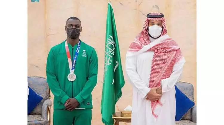 ഒ​ളി​മ്പി​ക്​​സി​ലെ വെ​ള്ളി മെ​ഡ​ൽ ജേ​താ​വി​നെ​ കി​രീ​ടാ​വ​കാ​ശി അ​ഭി​ന​ന്ദി​ച്ചു