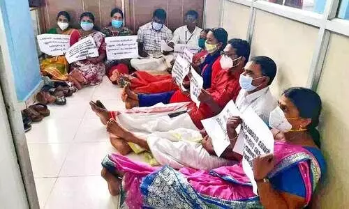 മാനന്തവാടി നഗരസഭ: കുത്തിയിരിപ്പ് സമരവുമായി പ്രതിപക്ഷം