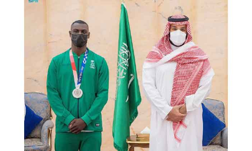 ഒ​ളി​മ്പി​ക്​​സി​ലെ വെ​ള്ളി മെ​ഡ​ൽ ജേ​താ​വി​നെ​ കി​രീ​ടാ​വ​കാ​ശി അ​ഭി​ന​ന്ദി​ച്ചു