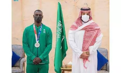 ഒ​ളി​മ്പി​ക്​​സി​ലെ വെ​ള്ളി മെ​ഡ​ൽ ജേ​താ​വി​നെ​ കി​രീ​ടാ​വ​കാ​ശി അ​ഭി​ന​ന്ദി​ച്ചു