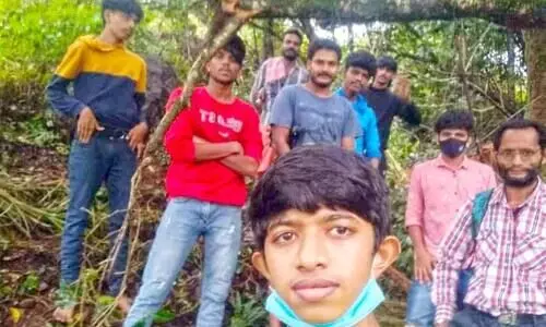 വൈ​ത​ൽ​മ​ല​യി​ലെ​ത്തി​യ​വ​ർ കാ​ട്ടാ​ന ആ​ക്ര​മ​ണ​ത്തി​ൽ​നി​ന്ന് ത​ല​നാ​രി​ഴ​ക്ക് ര​ക്ഷ​പ്പെ​ട്ട​ു