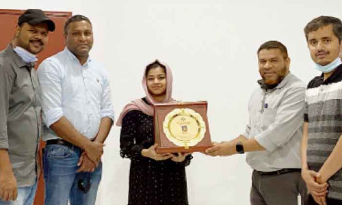 നേ​ഹ റാ​ഫി​യെ കു​വൈ​ത്ത്​ കൂ​ട്ടം വെ​ളി​യ​ങ്കോ​ട് ആ​ദ​രി​ച്ചു