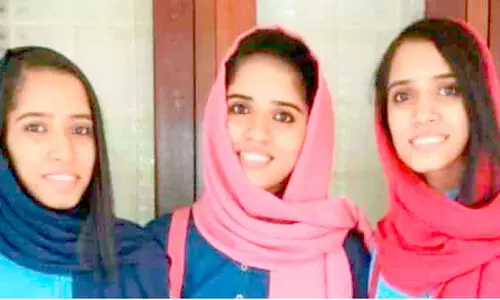 ഒ​ന്നി​ച്ച് പ​ഠി​ച്ച്, പ​രീ​ക്ഷ​യെ​ഴു​തി​യ സ​ഹോ​ദ​രി​മാ​ർ​ക്ക് ഉ​ന്ന​ത​വി​ജ​യം