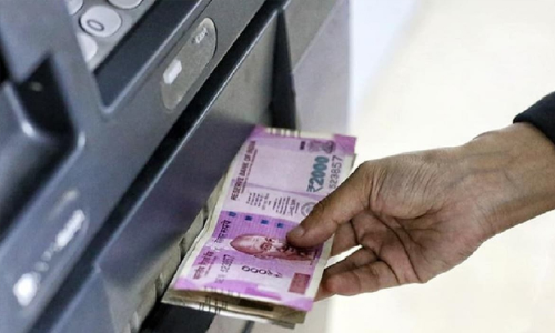 എ.ടി.എമ്മില്‍നിന്ന് പണം തട്ടിയ കേസ്: പ്രതികളെ തെളിവെടുപ്പിന് കൊണ്ടുവന്നു