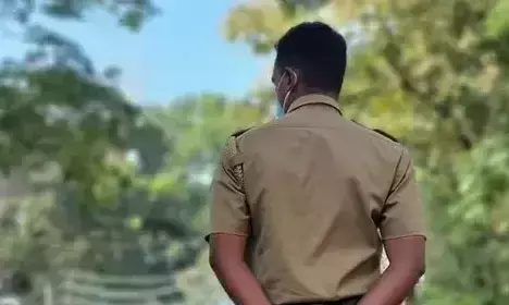 ഓണാവധിയുടെ മറവിൽ സ്​കൂൾ മതിൽ പൊളിച്ച് റോഡ്;​ 20 പേർക്കെതിരെ കേസ്​