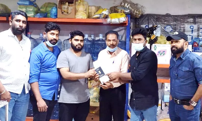 സ്പോണ്സറുടെ ചതിയില് സർവതും നഷ്ടപ്പെട്ട തൊഴിലാളികൾ നാടണഞ്ഞു സ്പോണ്സറുടെ ചതിയില് സർവതും നഷ്ടപ്പെട്ട തൊഴിലാളികൾ നാടണഞ്ഞു