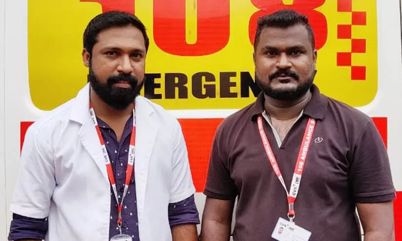 കനിവായി കനിവ് 108: ആംബുലന്സില് യുവതിക്ക് പ്രസവം കനിവായി കനിവ് 108: ആംബുലന്സില് യുവതിക്ക് പ്രസവം