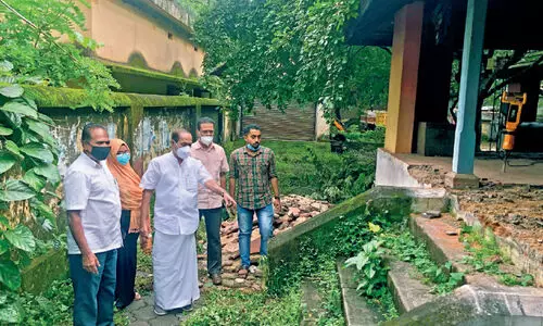 ജി​ല്ല പൈ​തൃ​ക മ്യൂ​സി​യ നി​ര്‍മാ​ണ​ത്തി​ന്​ ചെ​മ്മാ​ട് ഹ​ജൂ​ര്‍ ക​ച്ചേ​രി​യി​ല്‍ തു​ട​ക്കം