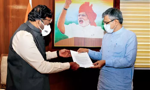 റെയിൽവേ പ്രശ്നങ്ങൾക്ക്​ പരിഹാരം തേടി കേന്ദ്ര മന്ത്രിക്ക് സമദാനി നിവേദനം നൽകി