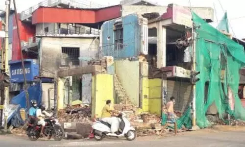 പു​ന​ലൂ​ർ-തൊ​ടു​പു​ഴ സം​സ്ഥാ​ന​പാ​ത നി​ർ​മാ​ണം; ആ​ശ​ങ്ക​യൊ​ഴി​യാ​തെ വ്യാ​പാ​രി​ക​ള്‍