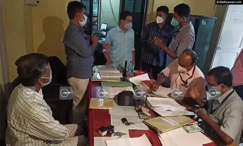 വെഹിക്കിൾ ചെക് പോസ്റ്റിൽ വിജിലൻസ് റെയ്ഡ്, പടിപ്പണം കണ്ടെത്തി