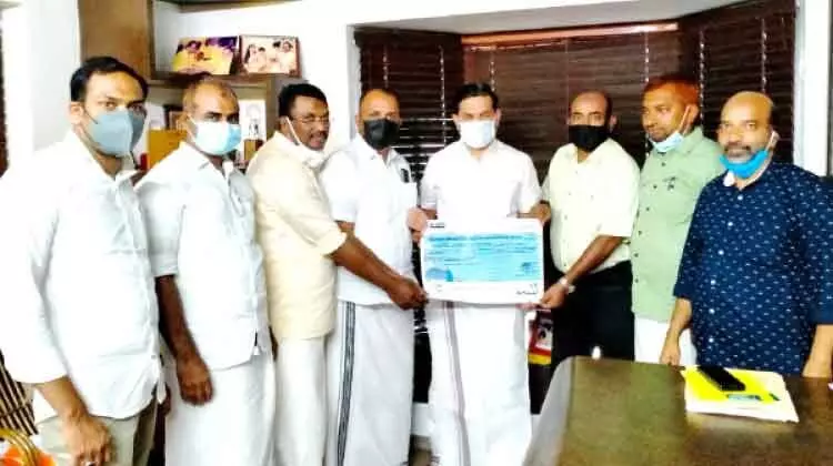 എറണാകുളം ഗ്ലോബൽ കെ.എം.സി.സി ചികിത്സ സഹായം കൈമാറി എറണാകുളം ഗ്ലോബൽ കെ.എം.സി.സി ചികിത്സ സഹായം കൈമാറി