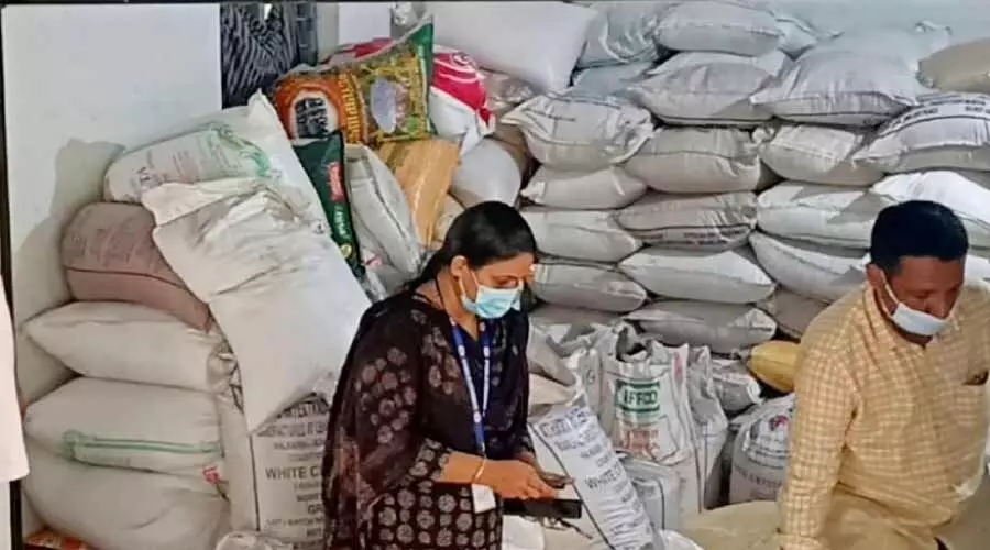 ആര്യങ്കാവിൽ എട്ട് ടണ്ണോളം അരി പിടികൂടി