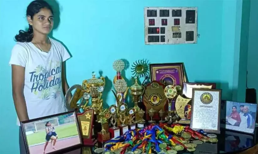 ഭിന്നശേഷിക്കാരിയെ അത്ലറ്റിക്സിൽ നിന്ന് വിലക്കി സ്പോർട്സ് അതോറിറ്റി; ഹൈകോടതി ഇടപെട്ടതോടെ സമീഹക്ക് പോളണ്ടിലേക്ക് പറക്കാം ഭിന്നശേഷിക്കാരിയെ അത്ലറ്റിക്സിൽ നിന്ന് വിലക്കി സ്പോർട്സ് അതോറിറ്റി; ഹൈകോടതി ഇടപെട്ടതോടെ സമീഹക്ക് പോളണ്ടിലേക്ക് പറക്കാം