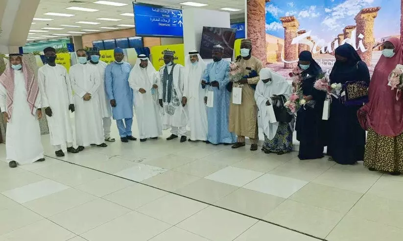 വിദേശ ഉംറ തീർഥാടകർ സൗദിയിലെത്തിത്തുടങ്ങി; ആദ്യസംഘമെത്തിയത് നൈജീരിയയിൽ നിന്ന് വിദേശ ഉംറ തീർഥാടകർ സൗദിയിലെത്തിത്തുടങ്ങി; ആദ്യസംഘമെത്തിയത് നൈജീരിയയിൽ നിന്ന്