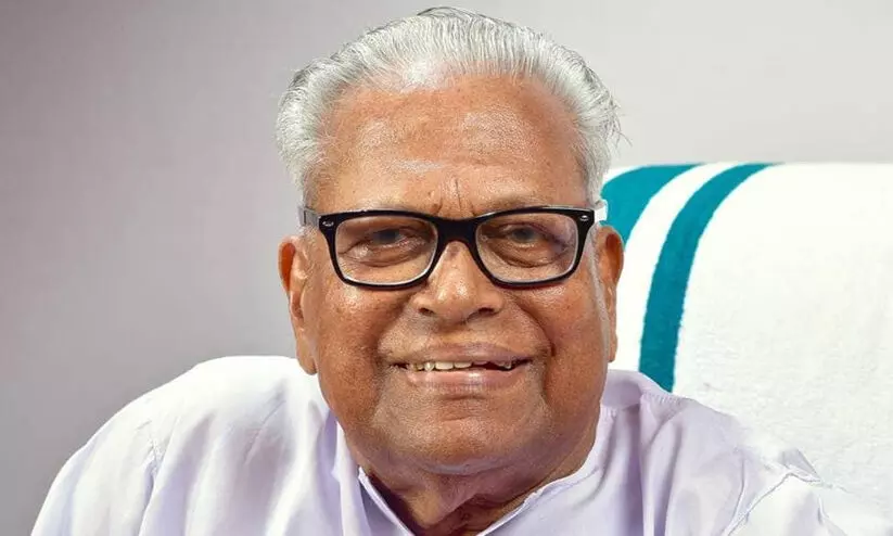 ഭരണപരിഷ്കാര കമീഷൻ ചെയർമാൻ വി.എസ്. അച്യുതാനന്ദനും അംഗങ്ങളും ഫോൺ വിളിച്ചത് രണ്ടേകാൽ ലക്ഷം രൂപക്ക് ഭരണപരിഷ്കാര കമീഷൻ ചെയർമാൻ വി.എസ്. അച്യുതാനന്ദനും അംഗങ്ങളും ഫോൺ വിളിച്ചത് രണ്ടേകാൽ ലക്ഷം രൂപക്ക്