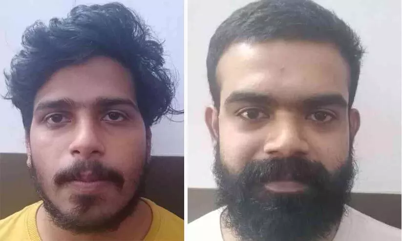 കരിപ്പൂർ സ്വർണ്ണക്കടത്ത്: മുംബൈ ചേരിയിൽ ഒളിച്ചുകഴിഞ്ഞ മലയാളി സഹോദരങ്ങൾ അറസ്റ്റിൽ കരിപ്പൂർ സ്വർണ്ണക്കടത്ത്: മുംബൈ ചേരിയിൽ ഒളിച്ചുകഴിഞ്ഞ മലയാളി സഹോദരങ്ങൾ അറസ്റ്റിൽ