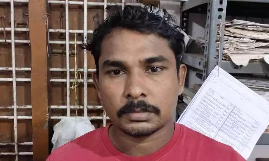 ആറ് താഴുകൾ തകർത്ത് കടയിൽനിന്ന് ഒന്നര ലക്ഷം രൂപയുടെ ഫോൺ കവർന്നു; യുവാവ് അറസ്റ്റിൽ ആറ് താഴുകൾ തകർത്ത് കടയിൽനിന്ന് ഒന്നര ലക്ഷം രൂപയുടെ ഫോൺ കവർന്നു; യുവാവ് അറസ്റ്റിൽ