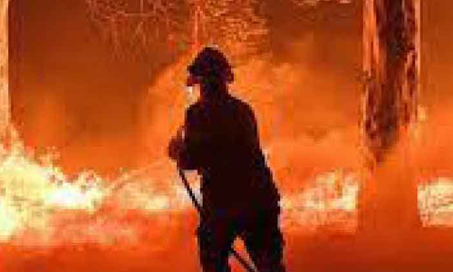 തിരുവില്വാമലയിൽ തുണിക്കടയിൽ തീപിടിത്തം തിരുവില്വാമലയിൽ തുണിക്കടയിൽ തീപിടിത്തം