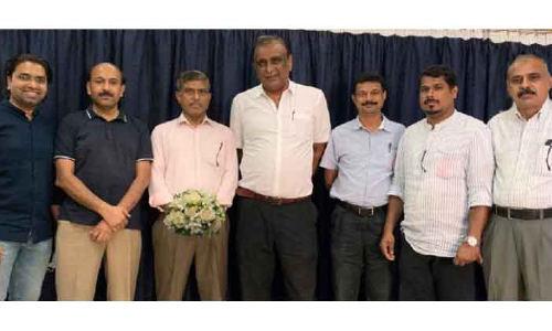 അ​ബ്​​ദു​റ​ഹ്​​മാ​ൻ ഔ​ദ​ക്ക് വ​ണ്ടൂ​ർ പ്ര​വാ​സി കൂ​ട്ടാ​യ്മ യാ​ത്ര​യ​യ​പ്പ് ന​ൽ​കി