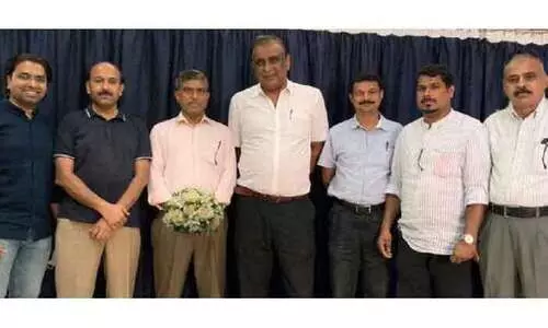 അ​ബ്​​ദു​റ​ഹ്​​മാ​ൻ ഔ​ദ​ക്ക് വ​ണ്ടൂ​ർ പ്ര​വാ​സി കൂ​ട്ടാ​യ്മ യാ​ത്ര​യ​യ​പ്പ് ന​ൽ​കി