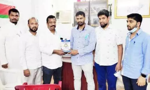 മു​ഹ​മ്മ​ദ് ഉ​ണ്ണി​യ​മ്പാ​ട്ടി​ന് ഫ്ര​റ്റേ​ണി​റ്റി ഫോ​റം യാ​ത്ര​യ​യ​പ്പ്