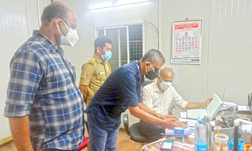 ചെക്ക്​പോസ്​റ്റിൽ വിജിലൻസ് പരിശോധന; കൈ​ക്കൂ​ലി വാ​ങ്ങു​ന്ന​ത്​ കൈ​യോ​ടെ പി​ടി​കൂ​ടി