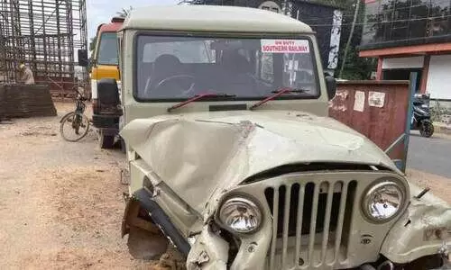 മോഷ്​ടിച്ച് കടത്തുന്നതിനിടെ നിയന്ത്രണം തെറ്റിയ ജീപ്പ് കടയിലേക്ക് ഇടിച്ചുകയറി