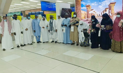 വിദേശ ഉംറ തീർഥാടകർ സൗദിയിലെത്തിത്തുടങ്ങി; ആദ്യസംഘമെത്തിയത്​ നൈജീരിയയിൽ നിന്ന്​