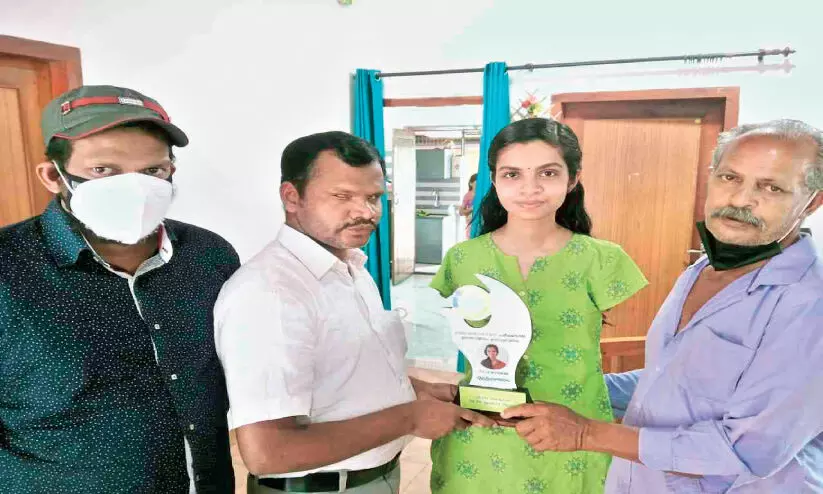 കാലുകൊണ്ടാണ്​ ദേവികയുടെ പരീക്ഷ എഴുത്ത്​; ഫലം എപ്ലസ്​