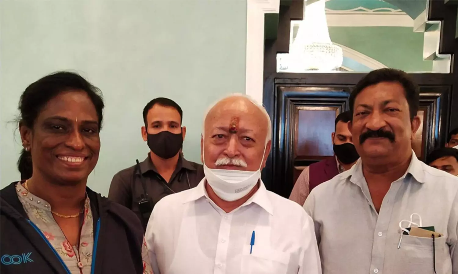 മോഹൻ ഭാഗവതി​നൊപ്പം പി.ടി ഉഷ; സോഷ്യൽമീഡിയയിൽ പൊങ്കാല