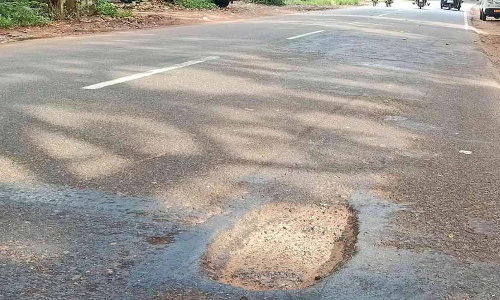 കുഴിയടച്ചത്​ രണ്ടു മാസം മുമ്പ്; ദേശീയപാത വീണ്ടും പൊളിഞ്ഞു