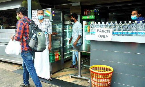 പാർസൽ മാത്രം; ഹോട്ടലുകൾ പ്രതിസന്ധിയുടെ പടുകുഴിയിൽ