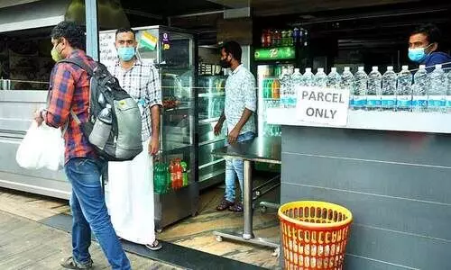 പാർസൽ മാത്രം; ഹോട്ടലുകൾ പ്രതിസന്ധിയുടെ പടുകുഴിയിൽ