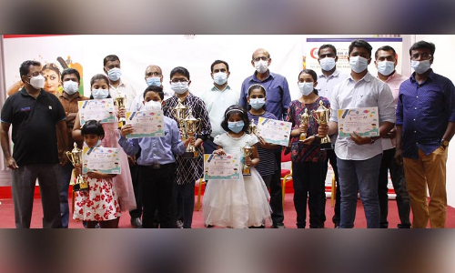 വ​ർ​ണം ചി​ത്ര​ര​ച​ന മ​ത്സ​ര വി​ജ​യി​ക​ൾ​ക്ക് സ​മ്മാ​നം ന​ൽ​കി