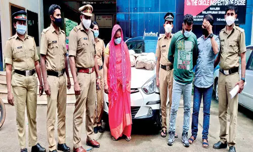 പത്തരക്കിലോ കഞ്ചാവുമായി യുവതിയടക്കം മൂന്നുപേർ പിടിയിൽ