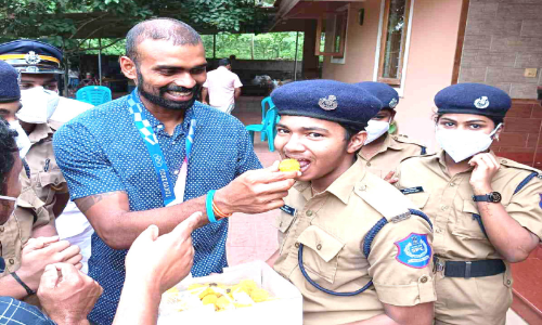 ശ്രീ​ജേ​ഷി​ന് സ്​​റ്റു​ഡ​ൻ​റ് പൊ​ലീ​സ്  കാ​ഡ​റ്റി​െൻറ ആ​ദ​രം