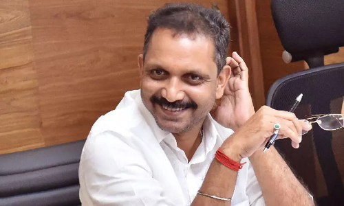 ദേശീയപതാക തലതിരിച്ചുയർത്തിയ കെ.സുരേന്ദ്രനെതിരെ കേസെടുത്തു