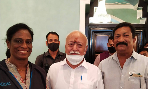 മോഹൻ ഭാഗവതി​നൊപ്പം പി.ടി ഉഷ; സോഷ്യൽമീഡിയയിൽ പൊങ്കാല