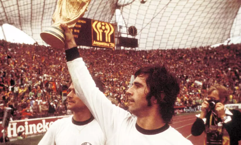 ജർമൻ താരം ഗെർഡ് മുള്ളർക്ക് ഫുട്ബാൾ ലോകത്തിെൻറ വിട ജർമൻ താരം ഗെർഡ് മുള്ളർക്ക് ഫുട്ബാൾ ലോകത്തിെൻറ വിട