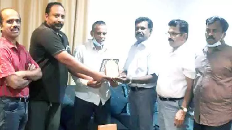 അബൂബക്കറിന് നവയുഗം യാത്രയയപ്പ് നൽകി അബൂബക്കറിന് നവയുഗം യാത്രയയപ്പ് നൽകി