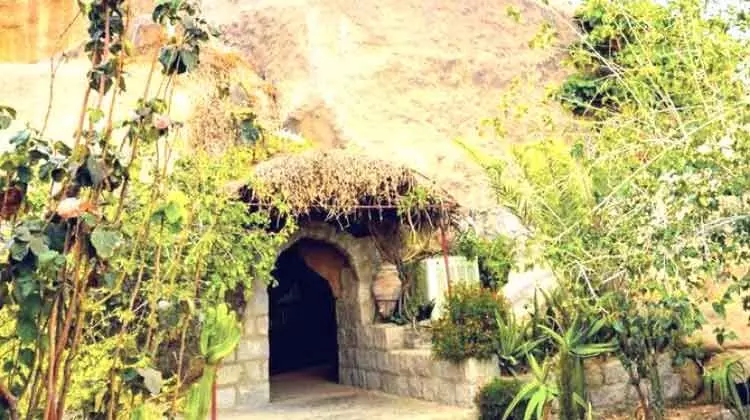 സന്ദർശകരെ ആകർഷിച്ച് അൽബാഹയിലെ ശദ പർവത നിരകൾ സന്ദർശകരെ ആകർഷിച്ച് അൽബാഹയിലെ ശദ പർവത നിരകൾ